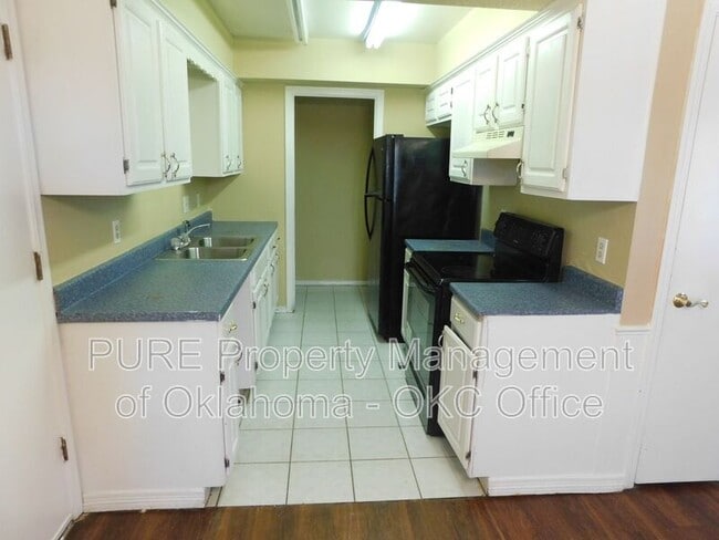 Building Photo - 4800 Cinderella Dr
