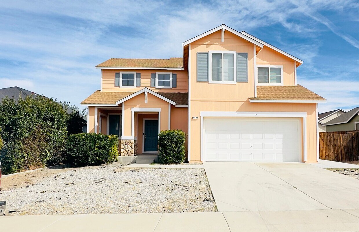 Primary Photo - Charming 3 Bedroom