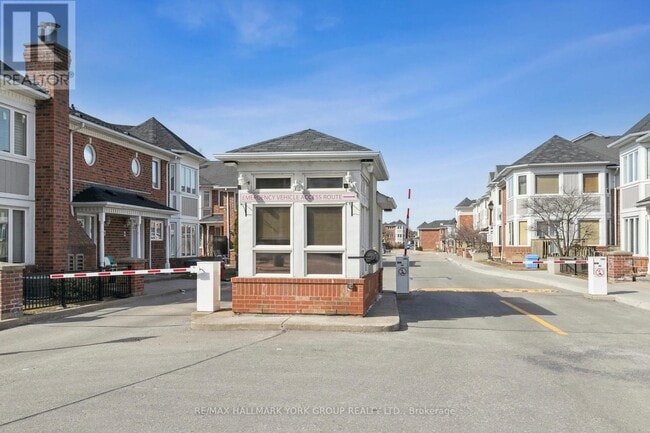 Building Photo - 18 Clark Ave W