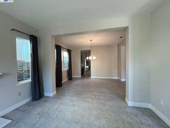 Building Photo - 1695 N Terracina Dr
