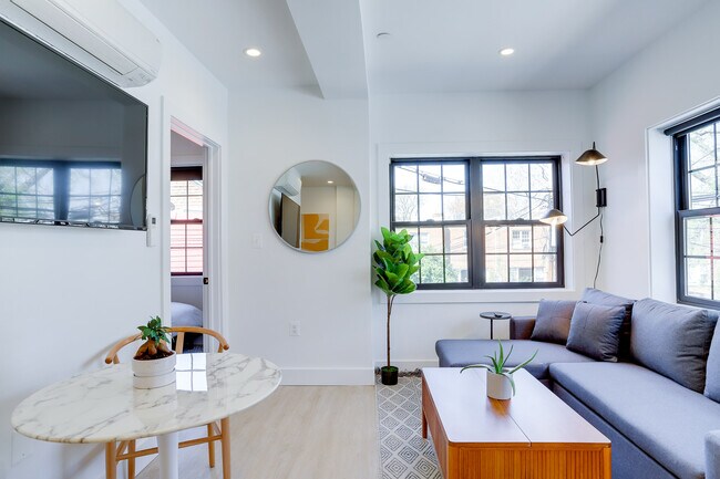 Building Photo - 712 G Street SE Unit 202