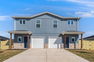 Building Photo - 6802 Memphis