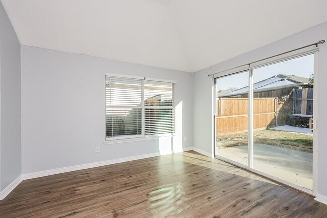 Building Photo - 1216 Sandpiper Dr