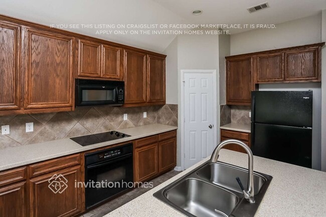 Building Photo - 1014 Spinnaker Dr