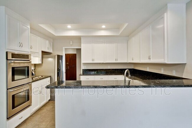 Building Photo - 826 Van Dyck Ct