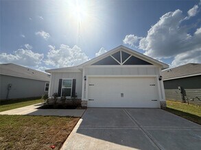 Building Photo - 15881 Berry Hl Dr