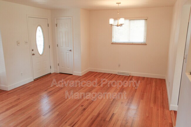 Building Photo - 2792 E Caley Ave