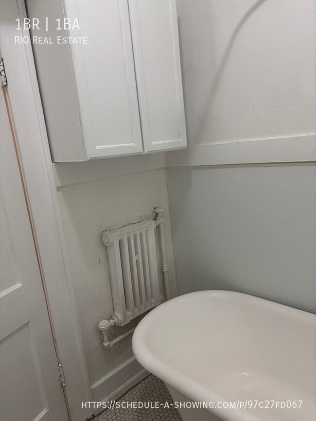 Photo - 975 N Washington St Apartment