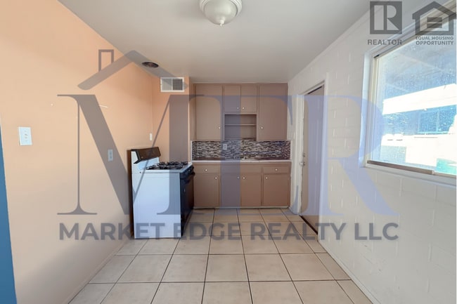 Photo - 3114 E Hubbell St Apartment