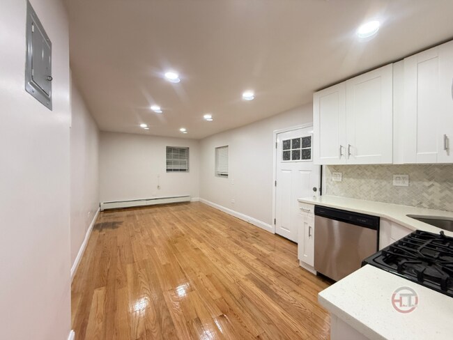 Foto del edificio - 1720 Williamsbridge Rd