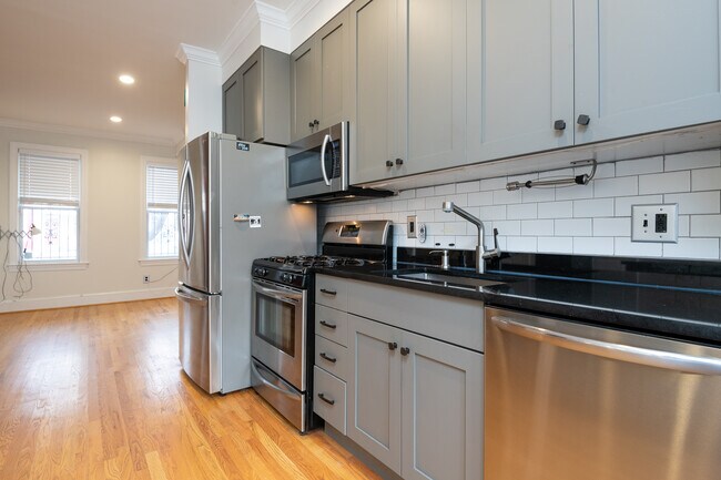 Building Photo - 776 Hobart Pl NW