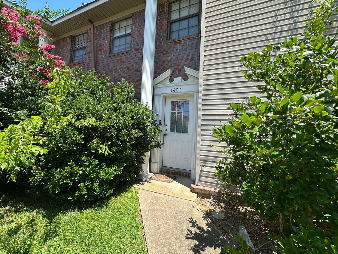 Primary Photo - 1408-1408 University Dr