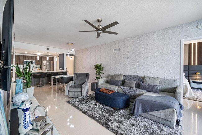Foto del edificio - 488 NE 18th St
