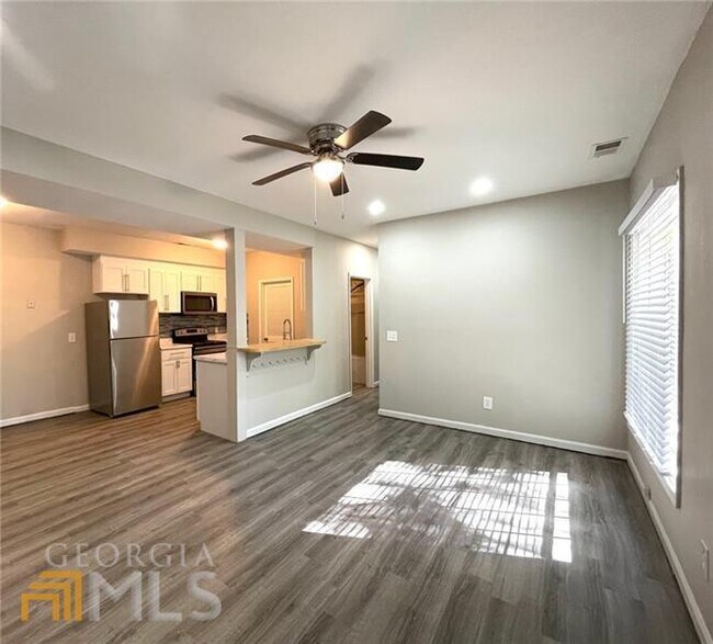 Building Photo - 662 Bellemeade Dr SW