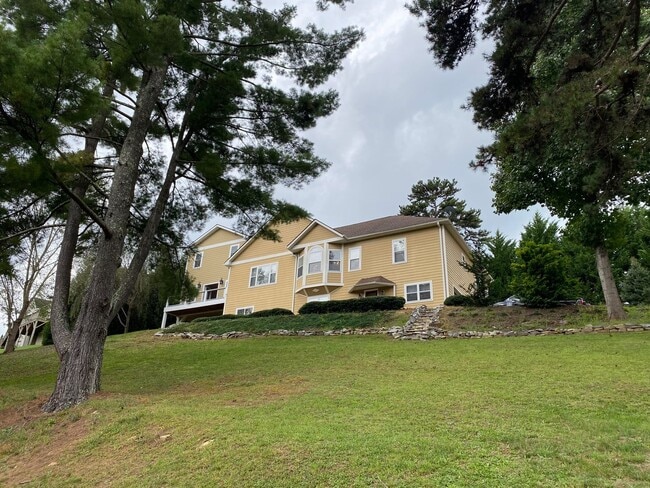 Building Photo - West AVL  - Good Things Come in Twos!  Rea...