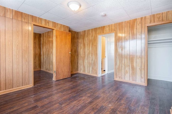 Building Photo - 37 Pearsall Ave