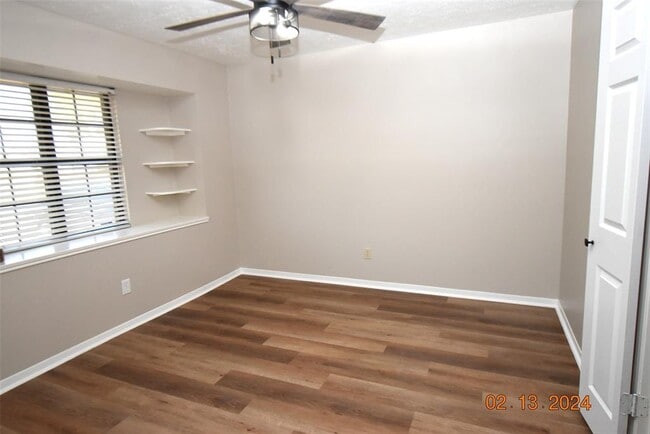 Building Photo - 4802 Colombia Dr