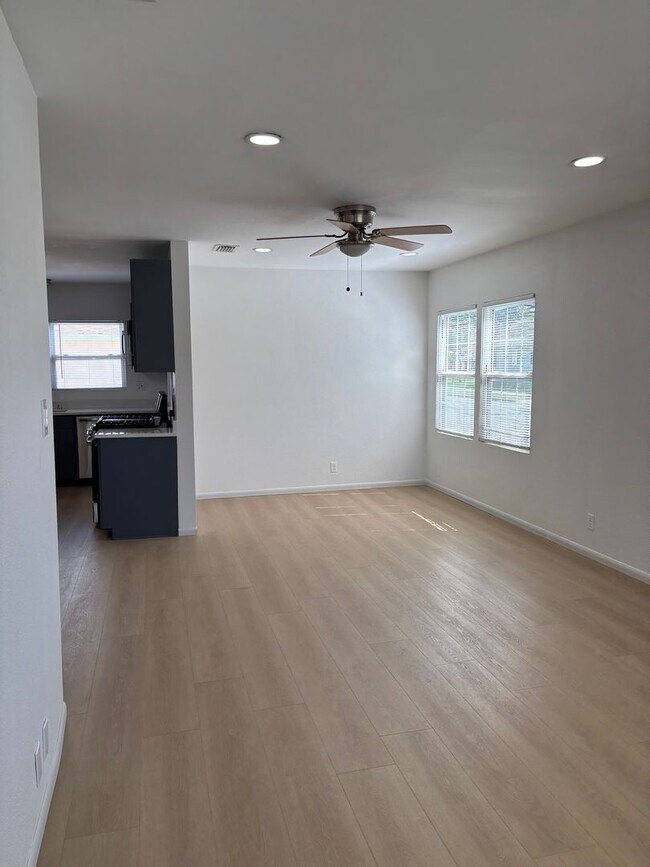 Foto del edificio - Charming & Updated 3-Bedroom Home with Spacious Backyard – Pet Friendly