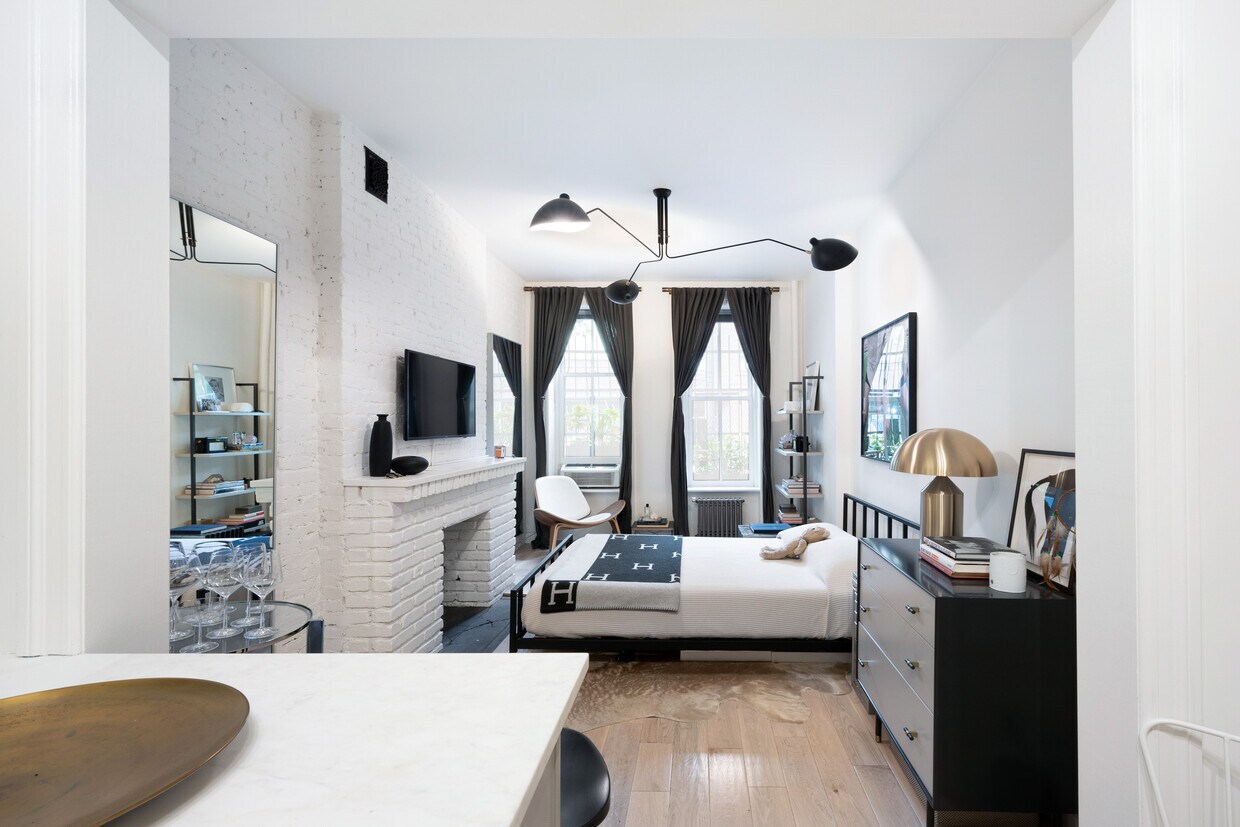 Foto principal - 354 W 12th St