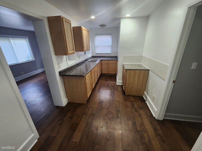 Building Photo - 3 br, 1.5 bath House - 16824 Birwood St