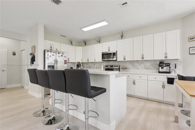 Foto del edificio - 150 NW 151st Ave