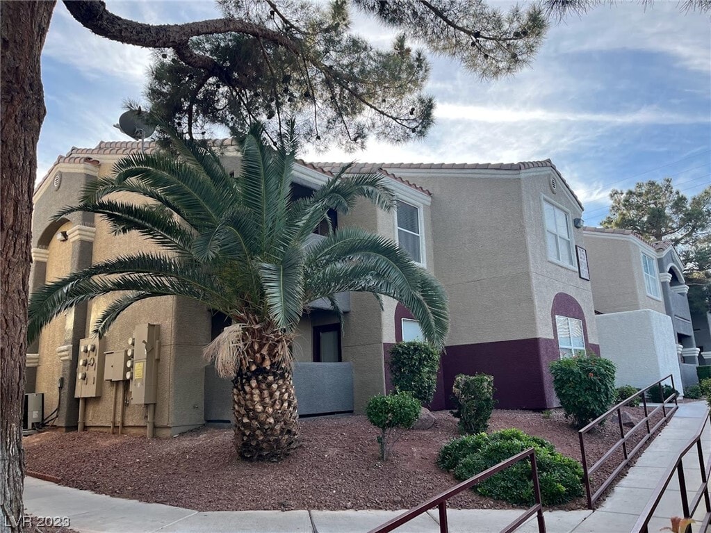3380 W Hacienda Ave
