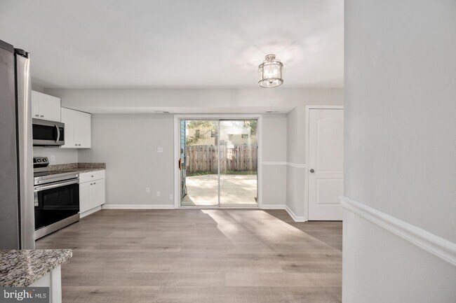 Building Photo - 5132 Cottonwood Ct