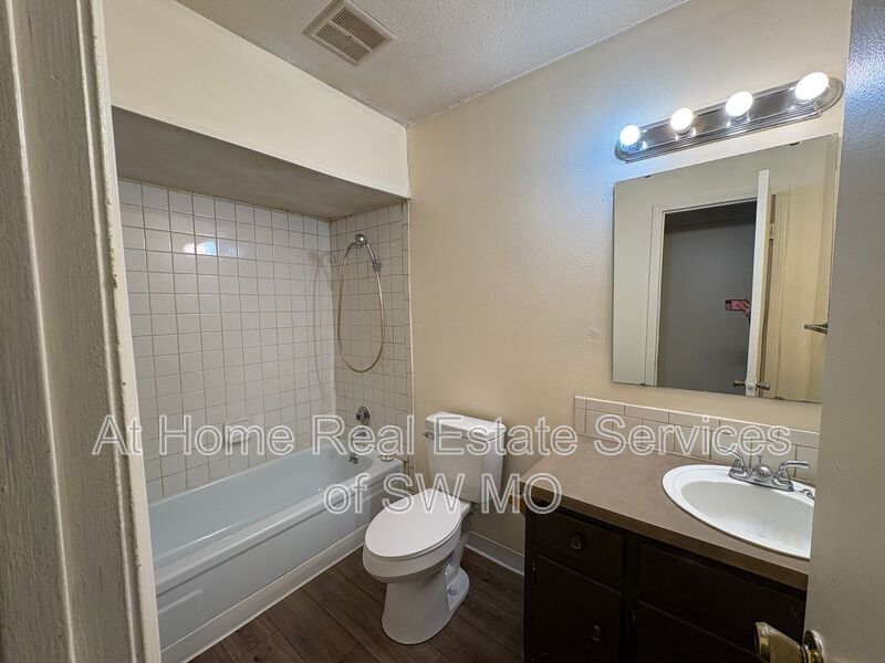 Foto del edificio - 933 S Wildan Ave