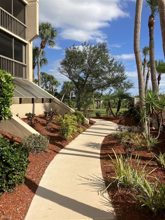 Foto del edificio - 1 br, 1 bath Condo - 21405 Olean Boulevard...