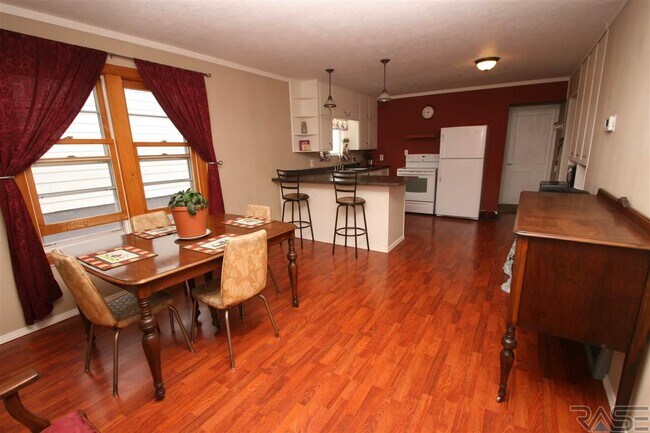 Cocina - 2313 South Duluth Avenue