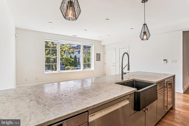 Foto del edificio - 2409 37th St NW