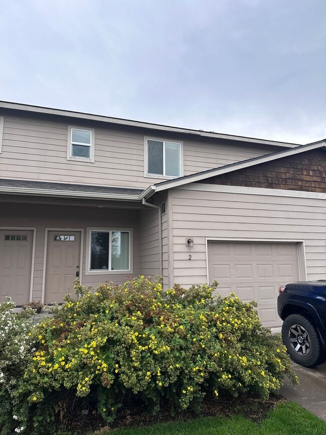 Building Photo - Newly Updated 3 Bedroom Available NOW