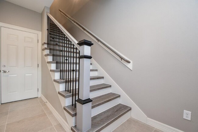 Building Photo - 5262 Ella Blvd