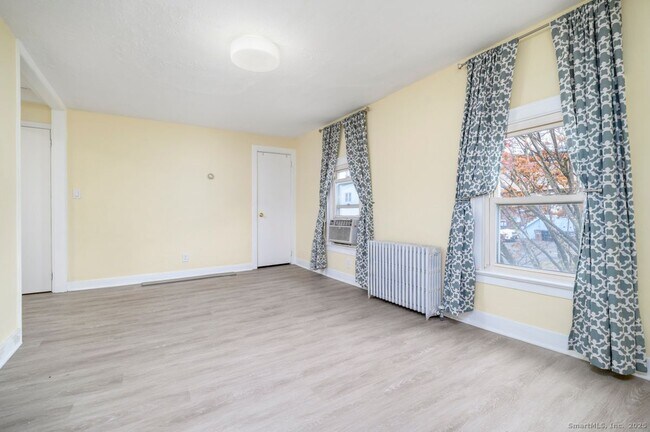 Foto del edificio - 75 Soundview Ave