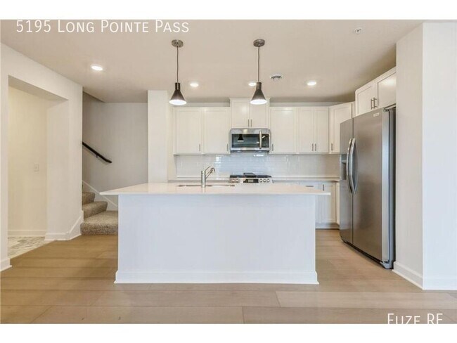 Foto del edificio - 5195 Long Pointe Pass