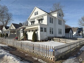 Building Photo - 715-72F Lansing St