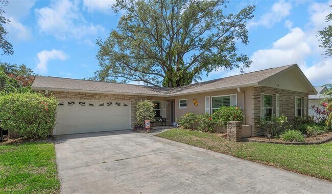 Foto del edificio - 1542 Dinnerbell Ln E