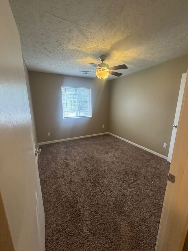 Foto del edificio - Quail Run Apts. (750 N. 18th Ave.)