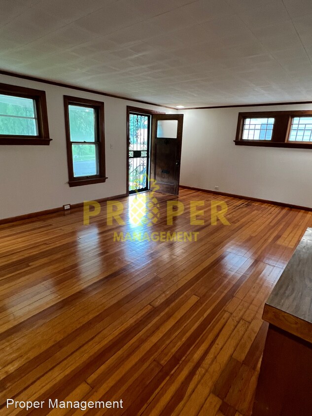 Foto principal - 3 br, 1 bath House - 827 Superior Ave