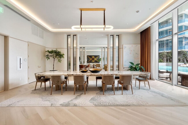 Building Photo - 99 SE 5th St