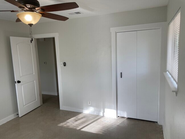 Building Photo - 6803 Mini Cir