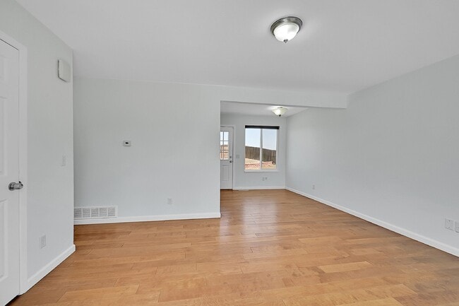 Foto del edificio - $2,495.00, 3 bed, 2 bath located in Westmi...