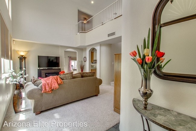 Building Photo - 761 E Glenmere Dr