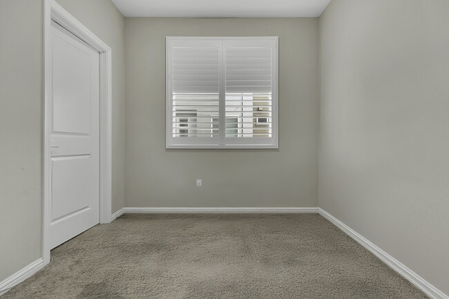 Building Photo - 37335 Duckling Ter