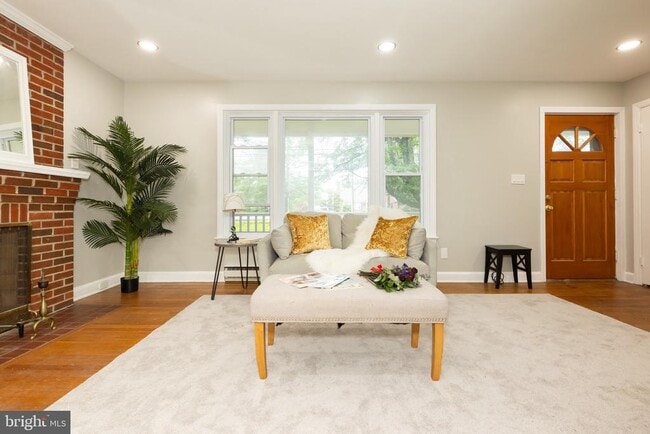 Foto del edificio - 25731 Ridge Rd