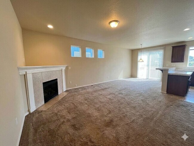 Building Photo - Gorgeous Single Family home in great condition with private patio - $500 Move in incentive