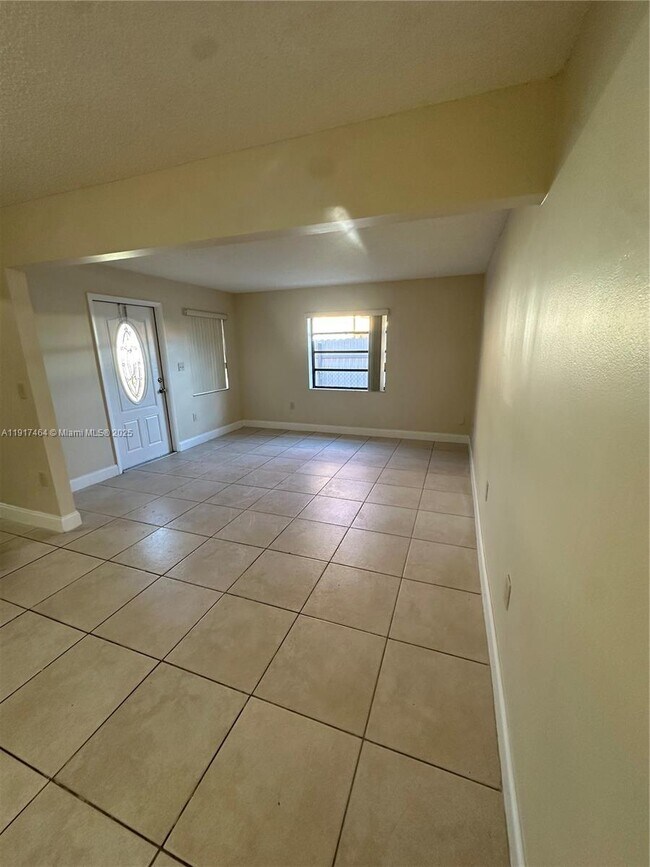 Foto del edificio - 4862 NW 4th Terrace