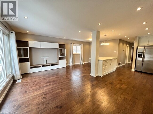 Building Photo - 10 Golfhaven Dr