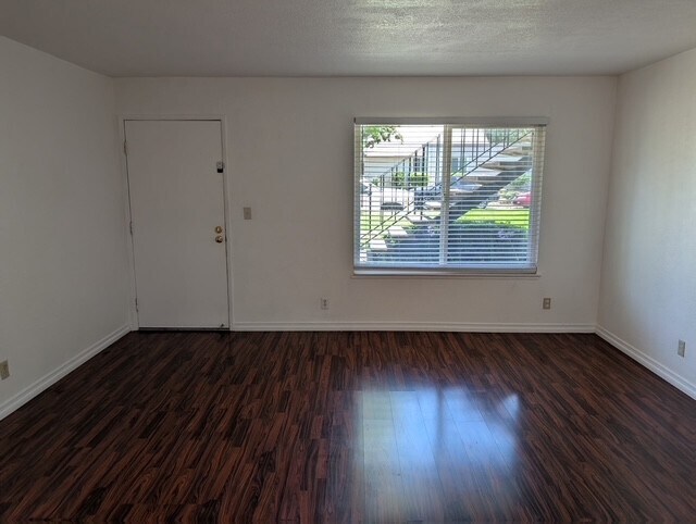 Foto del edificio - First-Level Townhome with Private Patio