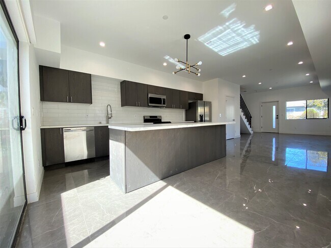 Foto del edificio - 4960 Clinton St